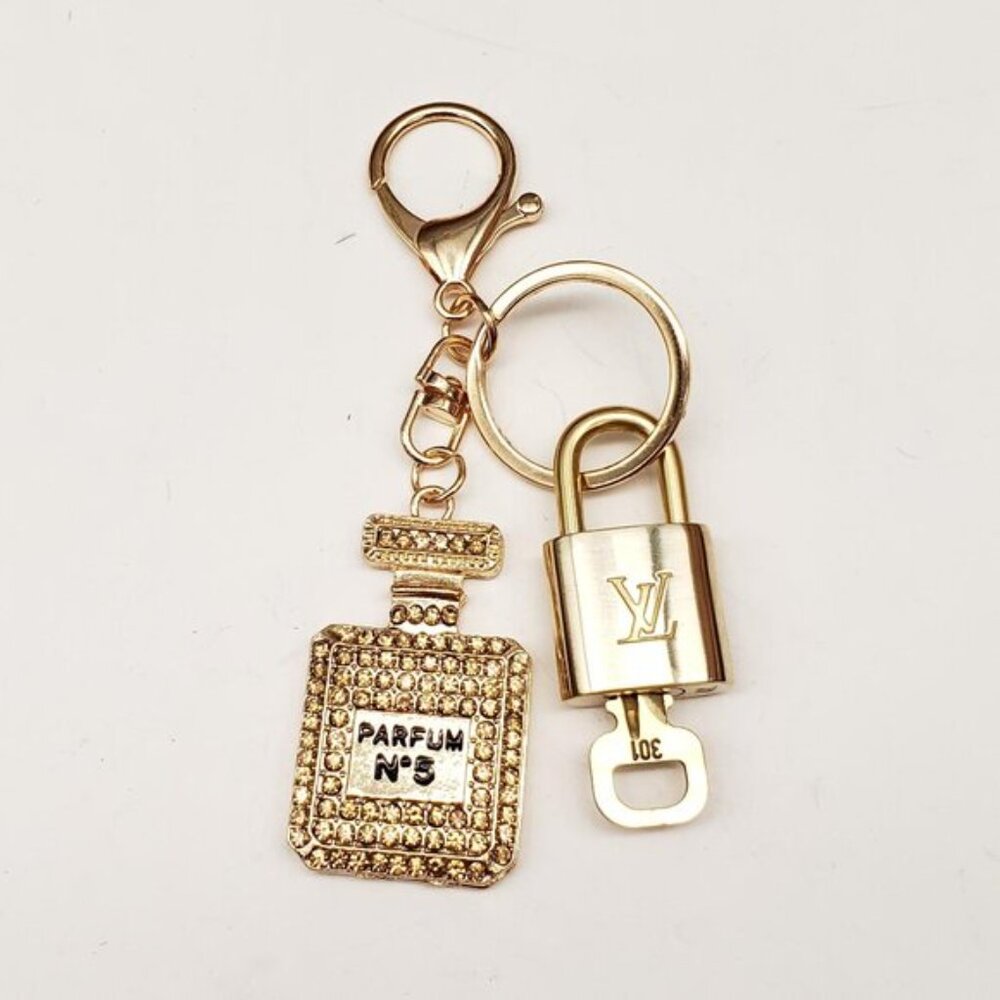 LV Authentic Gold Padlock 🔒 Key Set w/ Unbranded N5 Bottle Keychain Charm - Picture 2 of 8